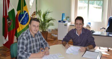 Prefeito Renato Paulata e o Secretário Executivo da ADR Itapiranga Claudir Larentis